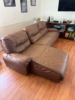 Leather couch, (electric recline)