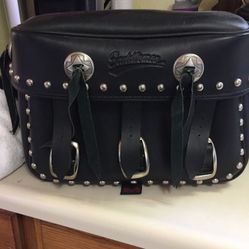 Harley Davidson Leather Saddlemen bags. Never installed.