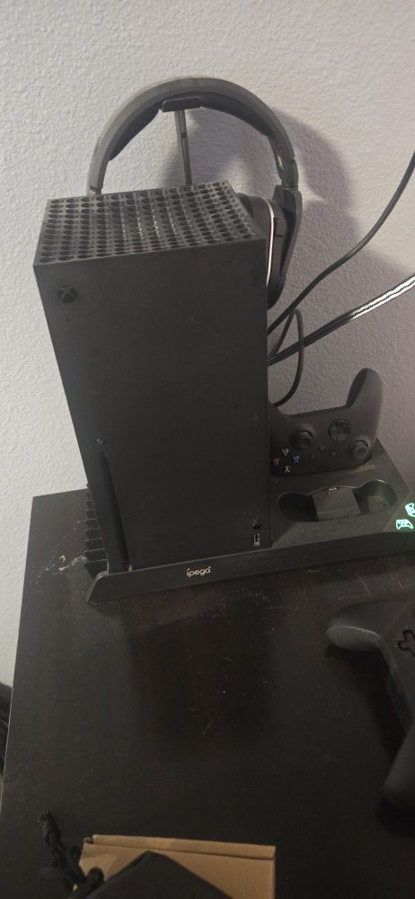Xbox Series 1, Turtle Beach Stealth 700 Headset, X2 Remotes (1 Remote Isnelitr Series 2)