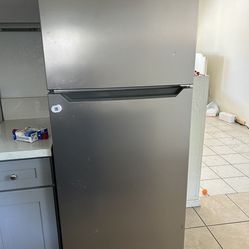 Avanti Refrigerator