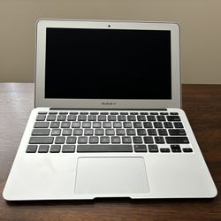 MacBook Air (11-inch, Early 2015) - comes in original box!