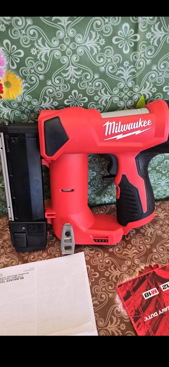 Milwaukee
M12 12-Volt 23-Gauge Lithium-Ion Cordless Pin Nailer (Tool-Only)