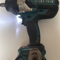 Mikita 1/2 Inch 18v LXT Brushless Impact Wrench 