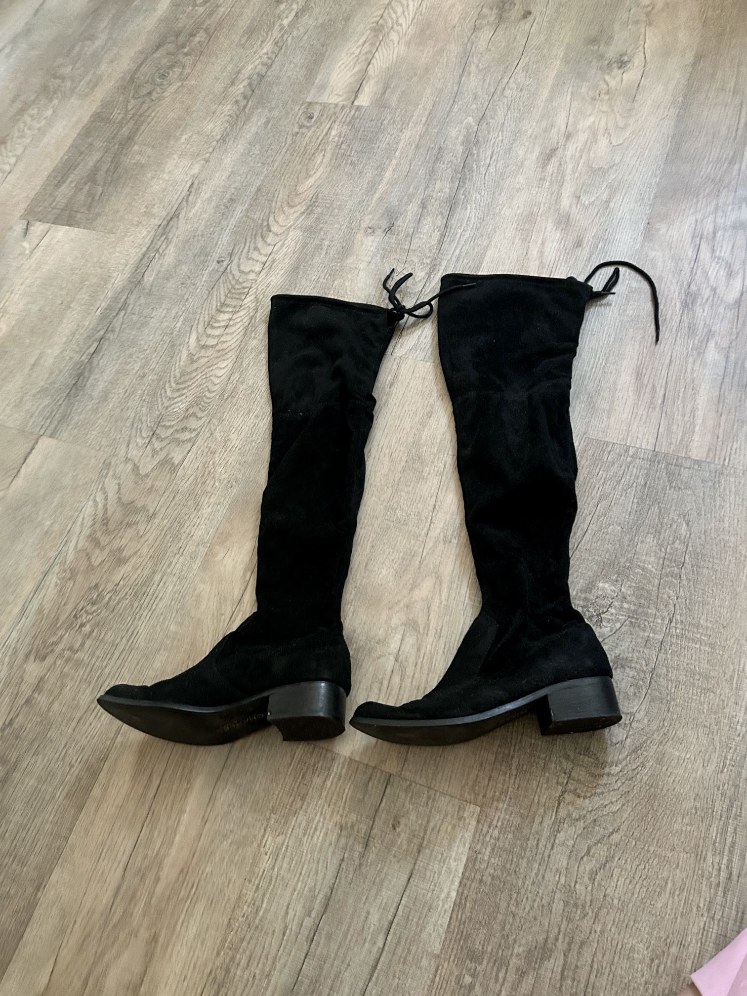 Charles David black velvet high knee Boots size 6.
