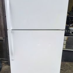 Very Clean! White Whirlpool Freezer-On-Top Refrigerator!