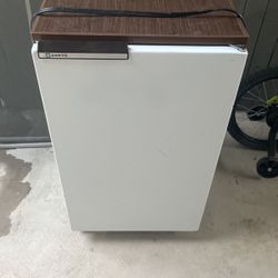 Mini Fridge 