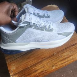 Brand New AVIA 02 Air Sneakers Retail 29$