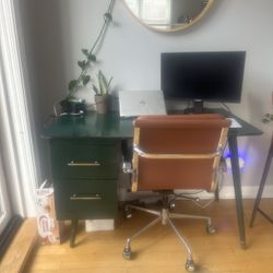 Green Desk