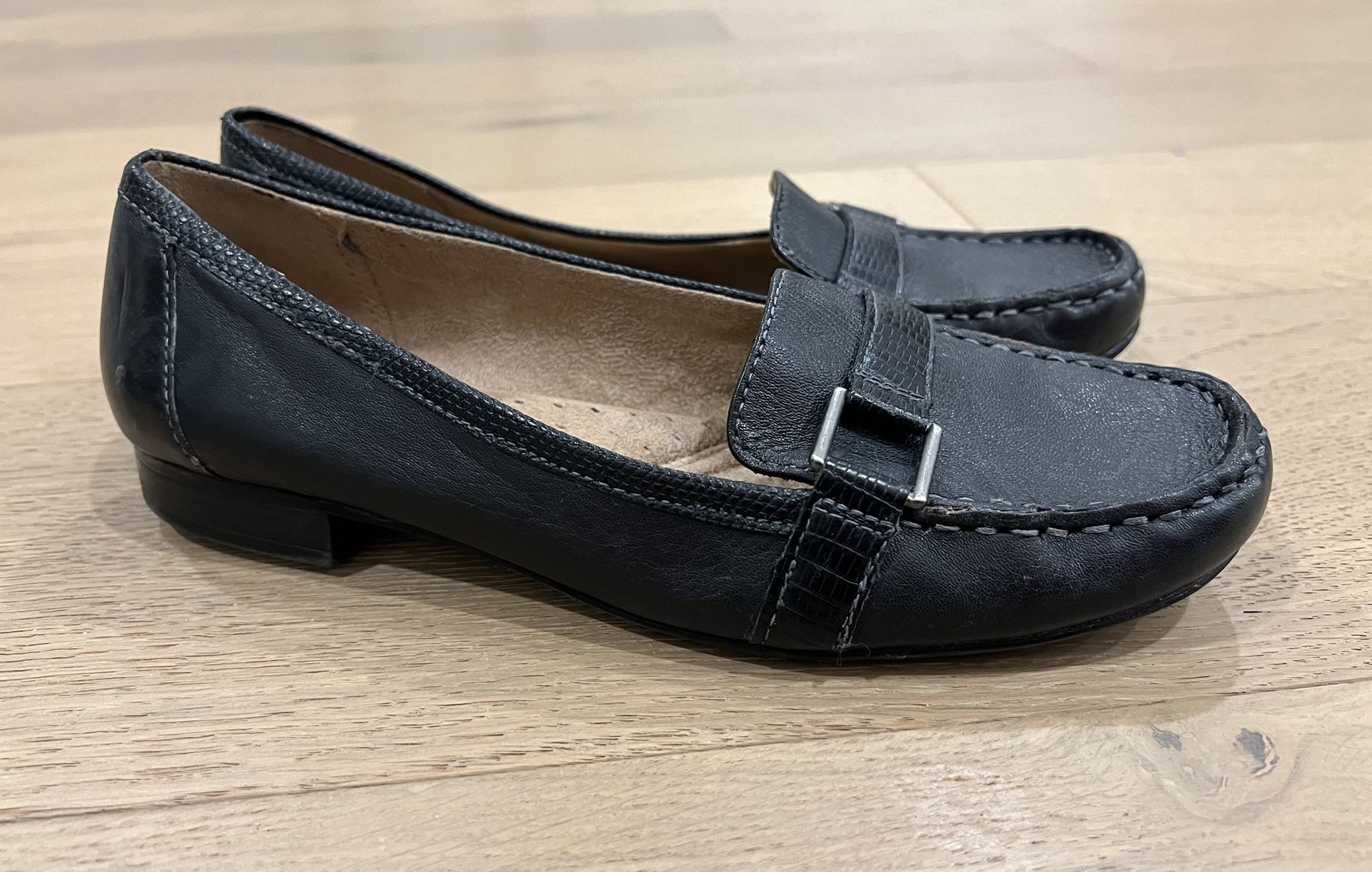 Naturalizer Black Genuine Leather Flats, Ionia style, Women’s Size 9.5 For sale is a pair of Naturalizer Black Genuine Leather Flats, Ionia style, in