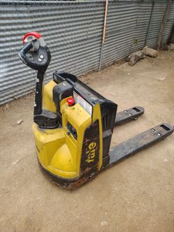 Yale electric pallet jack