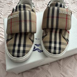 Burberry Big Kids Size 35