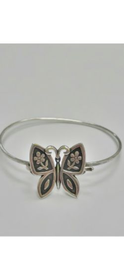 Retired James Avery Silver Mariposa Hook On Bracelet Excellent condition Medium size ***Firm Price**