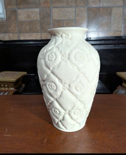 10"  Vintage Lenox Buttons and Bows Vase