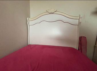 Vintage twin size bed with 3 drawer dresser and  vanity