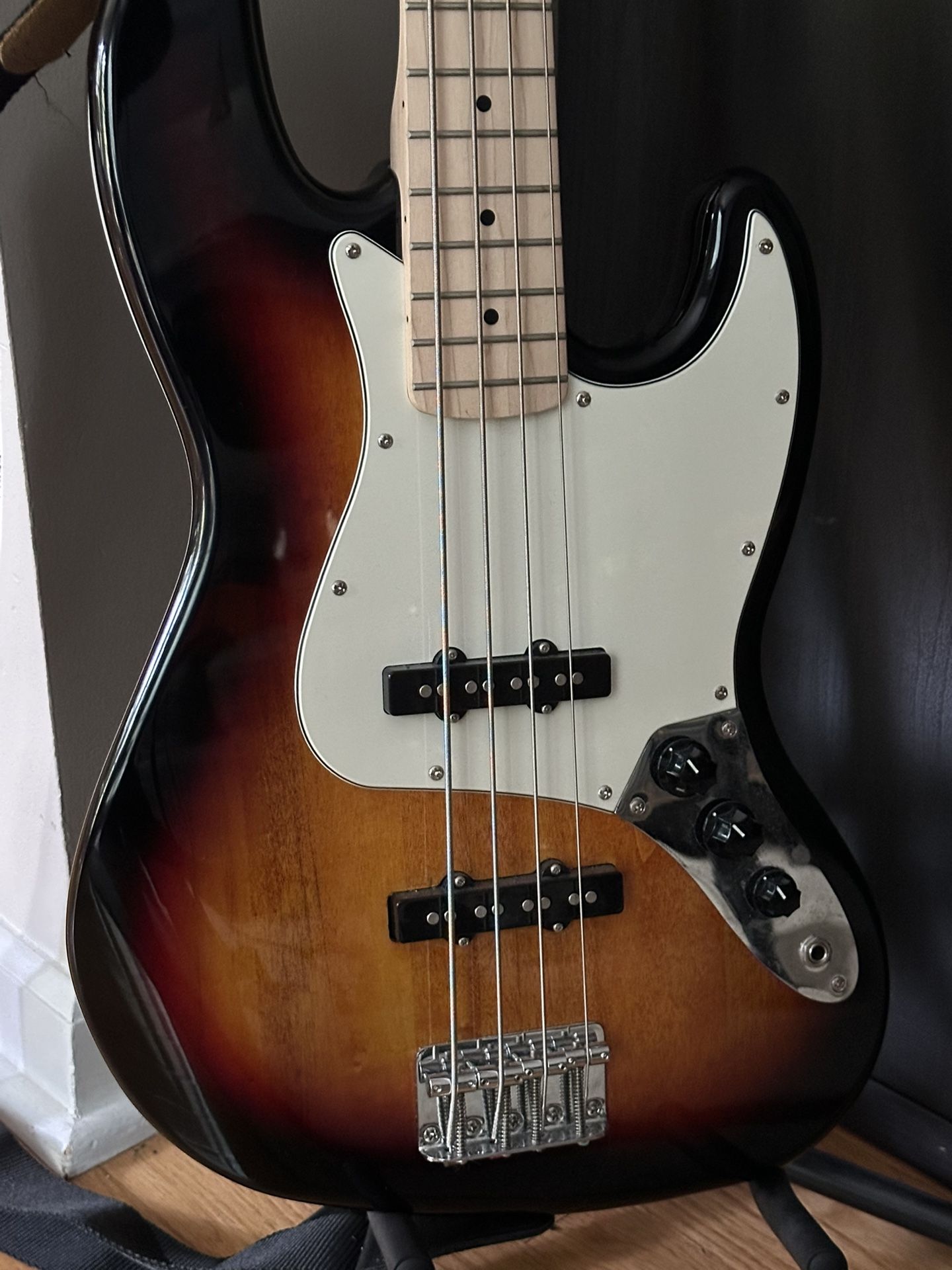 Fender Squire Bass Guitar and Amp Set