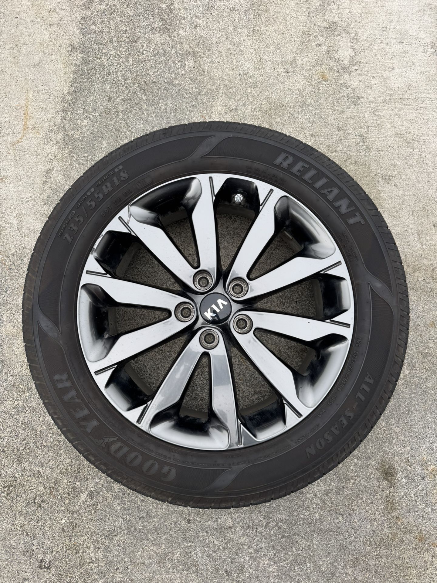 Pair of OEM 18” Kia Sportage rims includes TPMS sensors