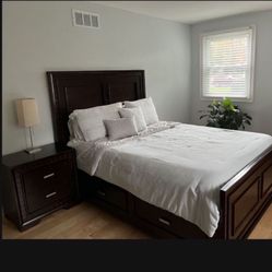Queen Size Bedroom Set For $800 Only!!!