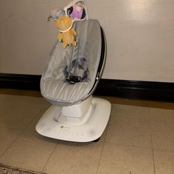 4MOMS MamaRoo Multi-Motion Baby Swing.    FEATURES 5 parent-inspired motions, 5 speeds, and 4 built-in sounds Find Your Roo, exclusively on the 4moms 