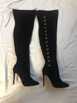 AMICLUBWEAR KNEE HIGH BOOTS WITH GROMMET DETAIL SIZE: 8.5