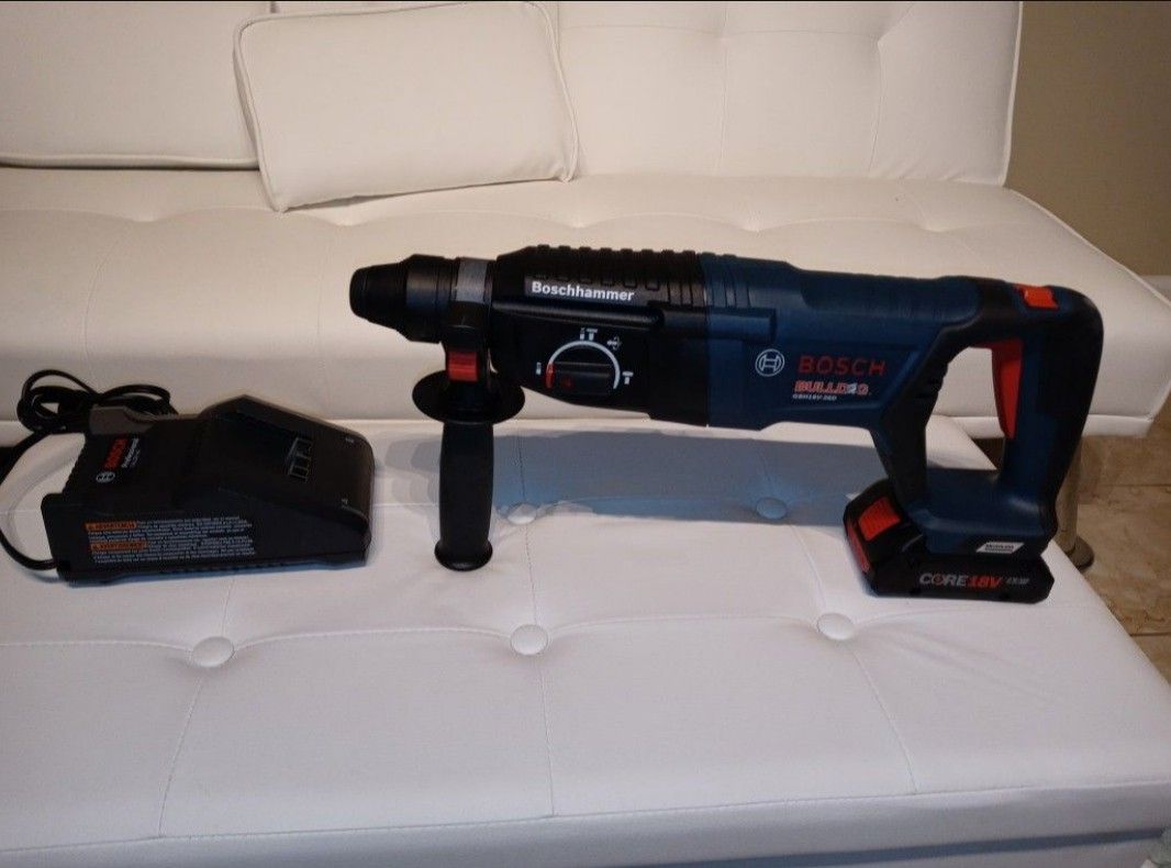 🔥Bosch Rotary Hammer Drill New Drill And Charger But Battery Is lightly used.