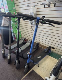 Scooters eléctricos que alcanzan entre 25 y 30 mph: oferta especial por pago en efectivo: $199.