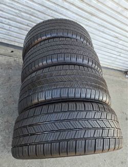 275 55 20 Goodyear con 80% de vida las 4