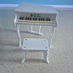 schoenhut 30 Key baby grand piano