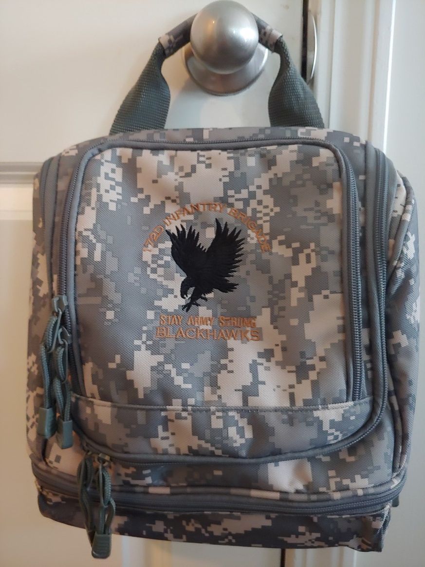 Travelling toiletry bag