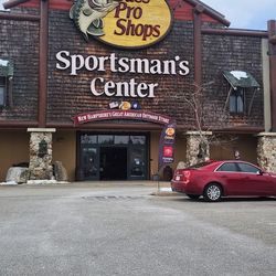 3 $500 bass pro shop gift cads. Selling eash at 300 or bo