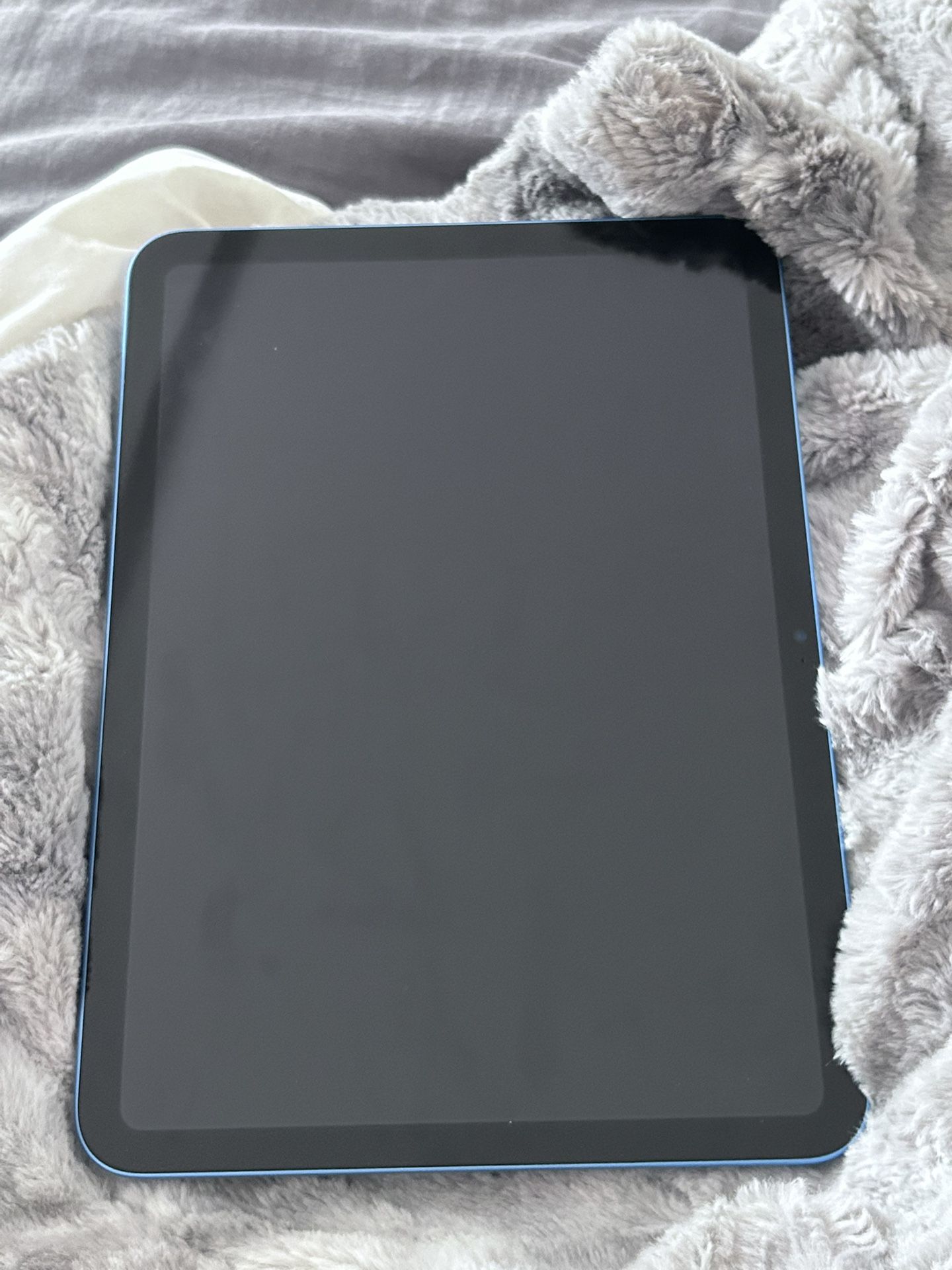 📱 iPad 10th Gen 64GB (Blue) – Warranty Until Feb 2026 – Great Condition