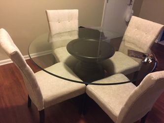 Dining Room Table & Chairs