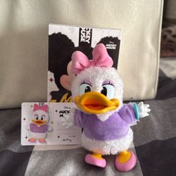 Mickey Family Daisy Keychain