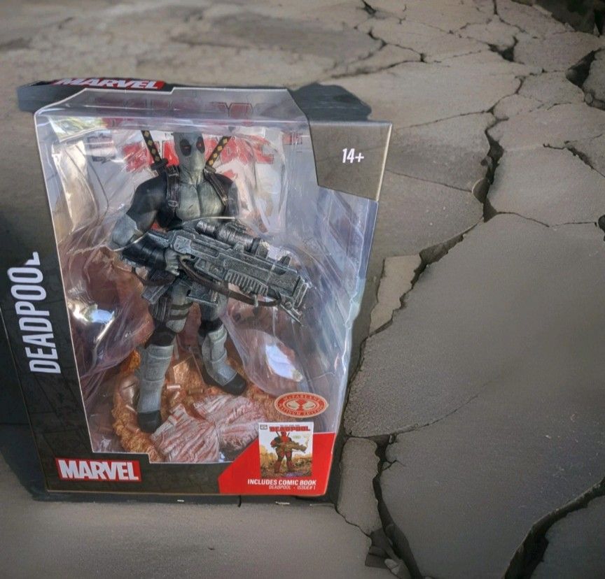 McFarlane Toys DEADPOOL #1 RARE X-FORCE PLATINUM Chase Marvel Statue MARVEL
