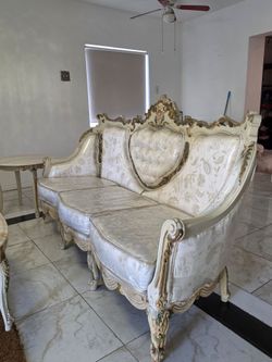 Stunning Vintage French Provincial Rococo Style Sofa.