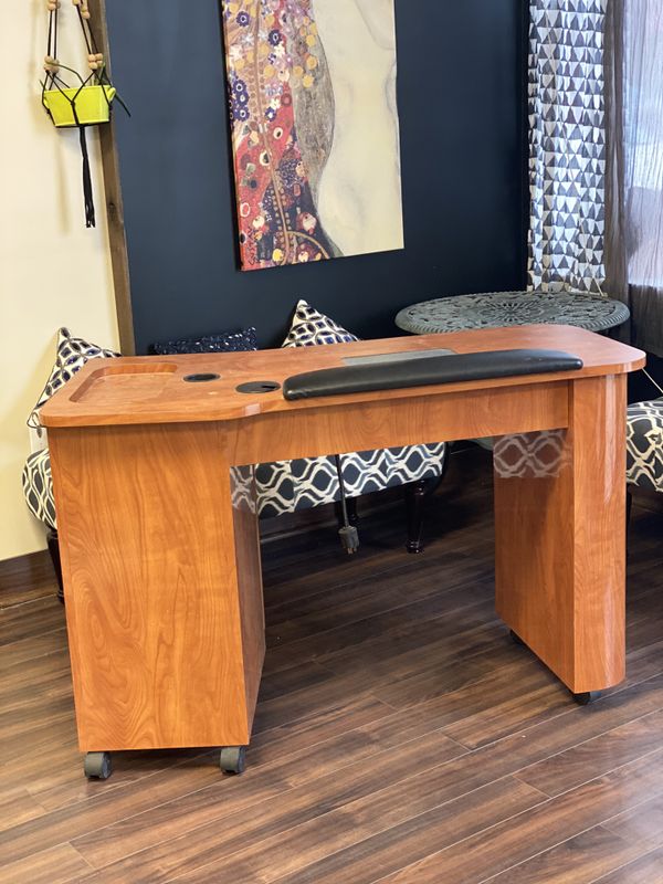 Nail tech table for Sale in Chicago, IL OfferUp