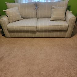 Queen Size Pull-Out Sleeper Sofa