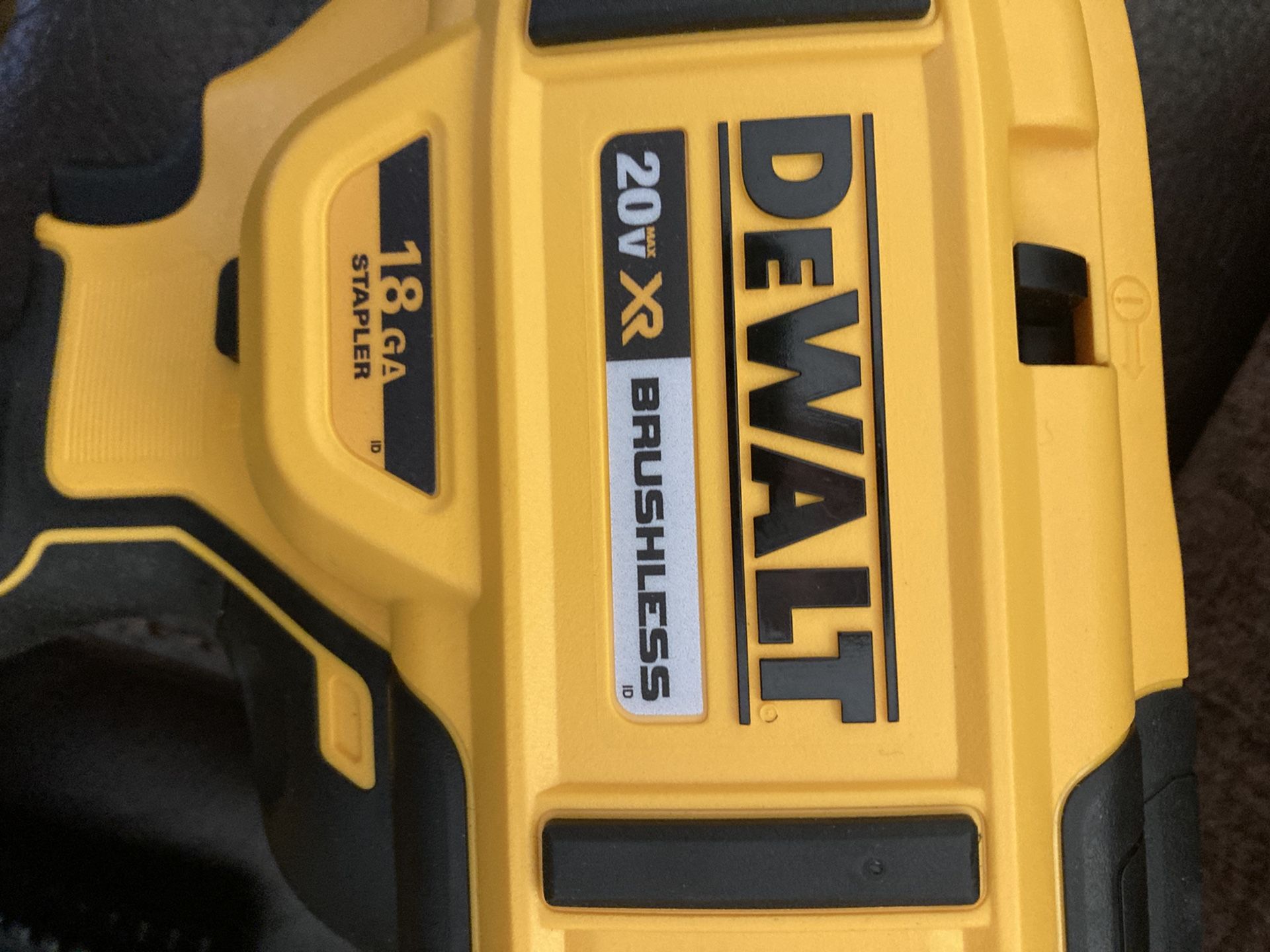 Dewalt 20v 18GA stapler