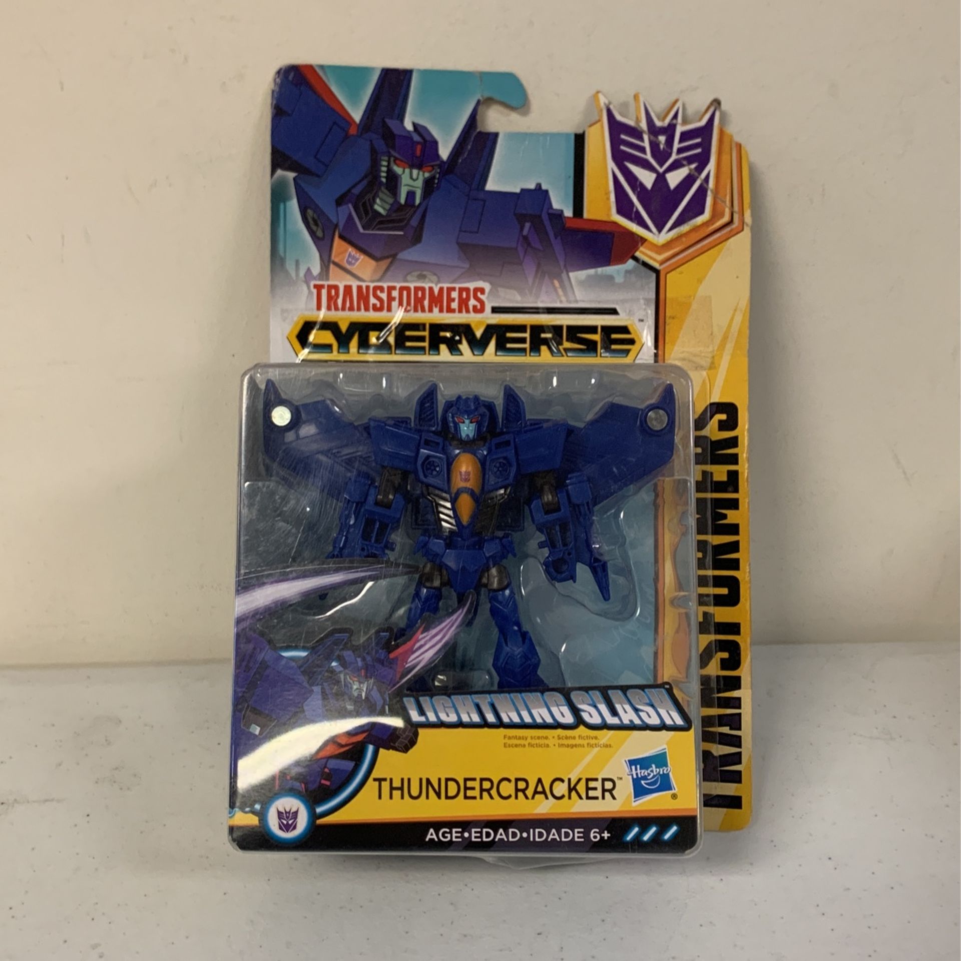 Hasbro Transformers Cyberverse Warrior Series Lightning Slash Thundercracker.   