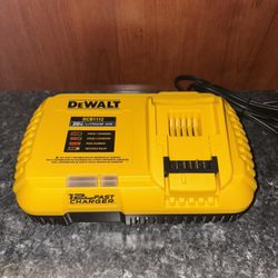 Dewalt 12 AMPS Fast Charger 