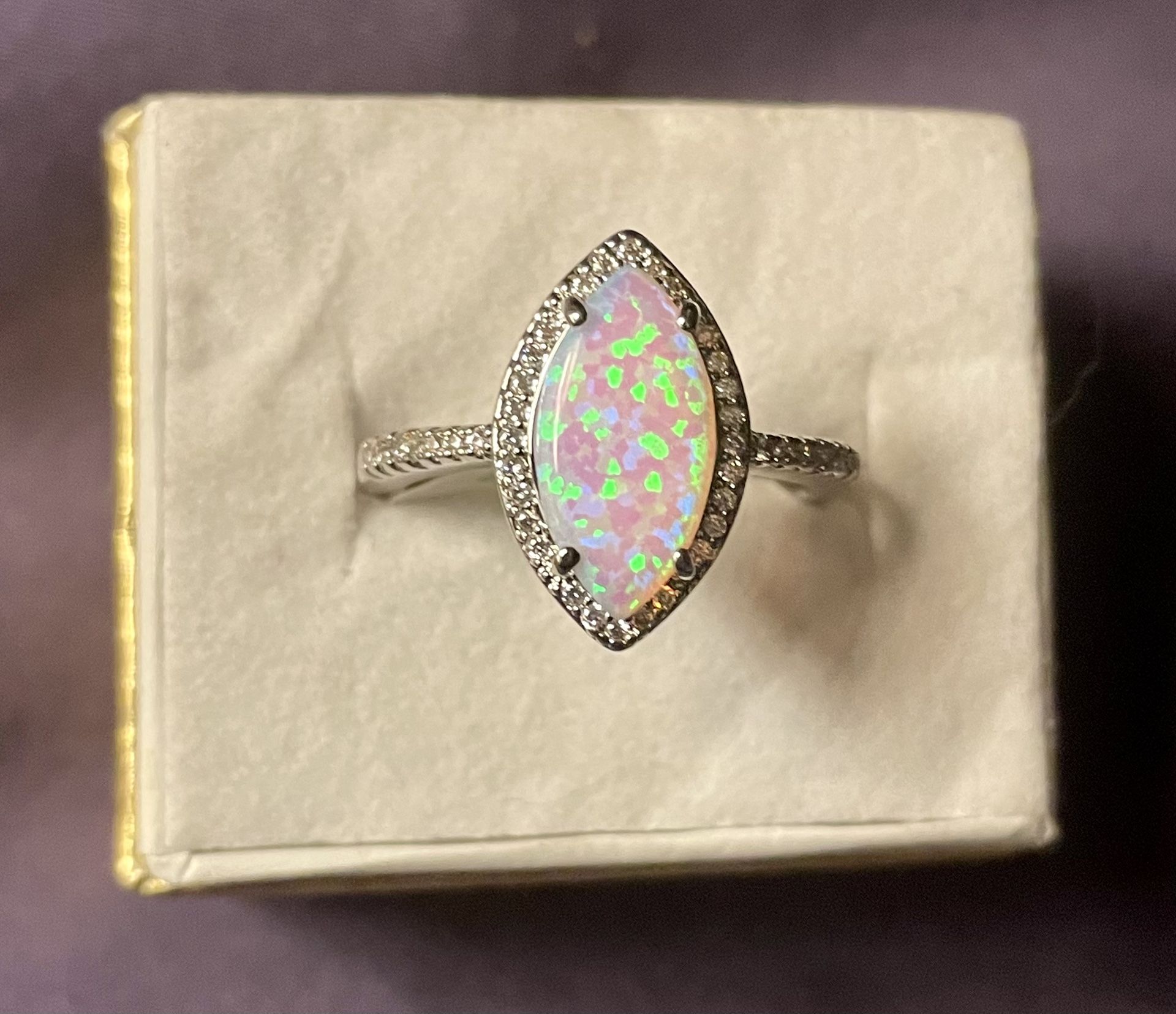 Womens Ring Gorgeous!