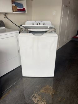 Free!!! For scraps !! White Top-Load Washing Machine