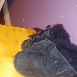 Black Uggs 8k