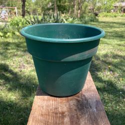 Small Green Resin Plant Pot 