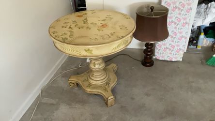 Nice Bird And Flower Table