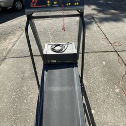 Treadmill - Landice 700