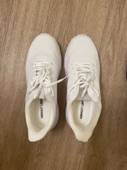 White shoe, size 10
