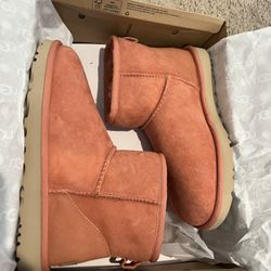 BNIB- UGG Classic Mini II- cypt Size 7