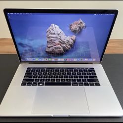 MacBook Pro 2018 15inch Screen 16GB Ram 512 Ssd i7 With Touch Bar Screen (excellent Condition) 