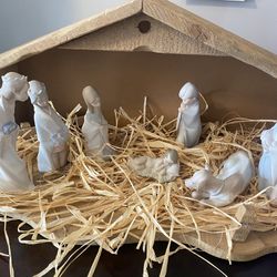 Lladro Nativity Figurines 