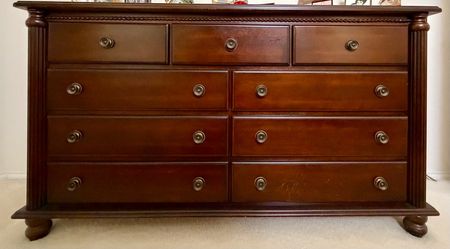 Beautiful and graceful 9-Drawer “Cherry Finish” DRESSER – Excellent Condition
